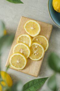 sliced lemons for intermittent fasting